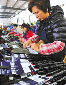 百項(xiàng)國(guó)內(nèi)專利撐起 中國(guó)運(yùn)動(dòng)杖之鄉(xiāng)