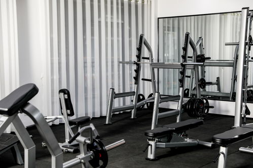 鍛煉場健身設(shè)施運(yùn)動器械器材健身房攝影圖 st攝影